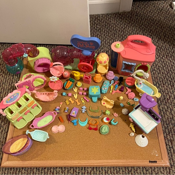 Littles pet shop Lot LPS pets and playset 111 piece lot - Picture 5 of 8